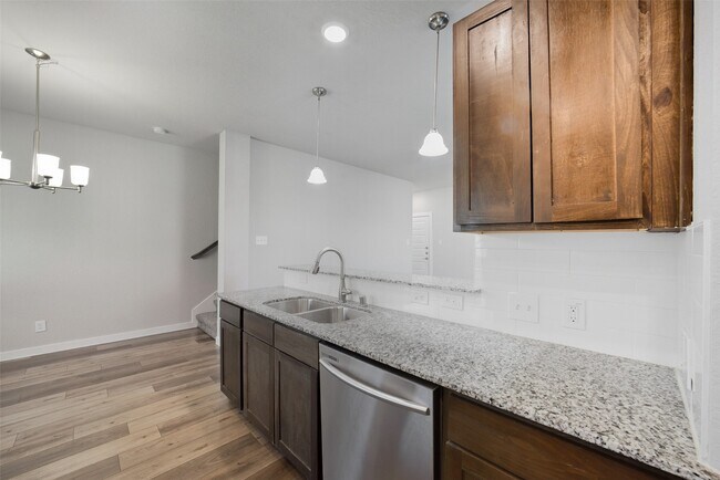 Building Photo - 25172 Pacific Wren Dr