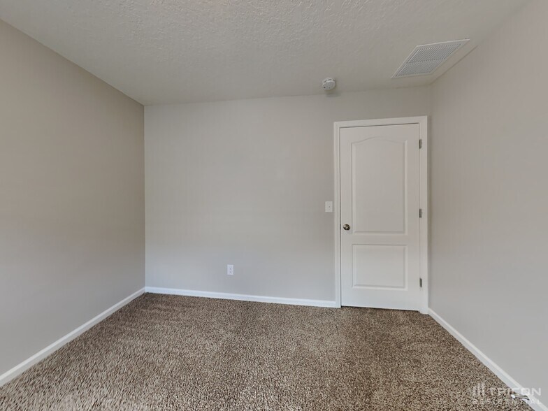 Building Photo - 8675 Julia Marie Cir