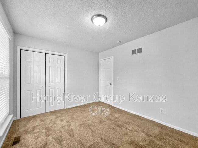 Building Photo - 5021 Pebble Ave
