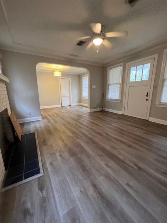 Building Photo - Home For Rent