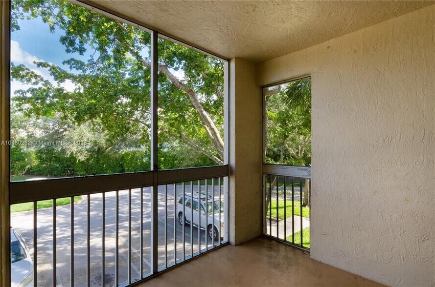Building Photo - 9855 Westview Dr