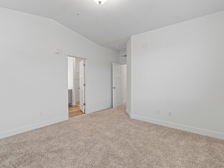 Building Photo - 13537 Commodus Dr
