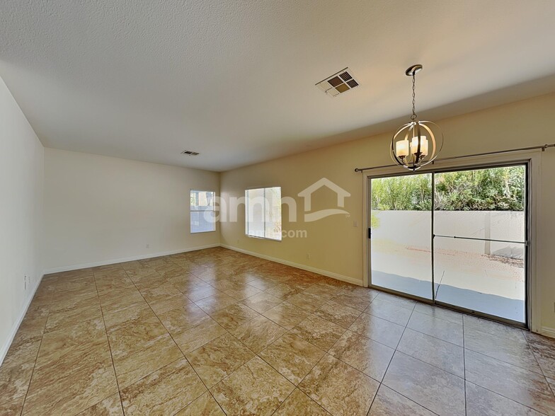 Building Photo - 1660 Encarta St