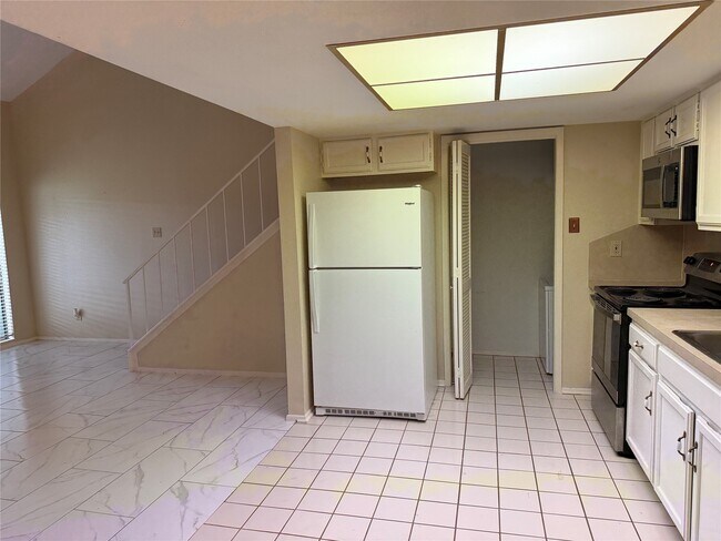 Building Photo - 14777 Wunderlich Dr