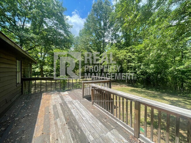 Building Photo - 102 River Chase Court-