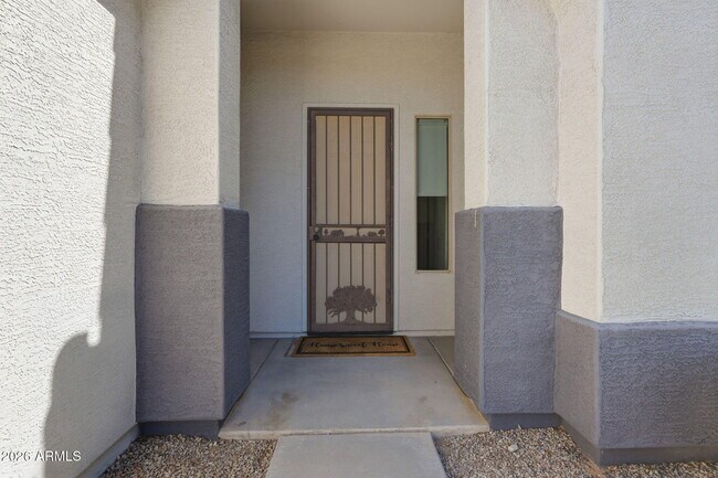 Building Photo - 1630 W Paisley Dr