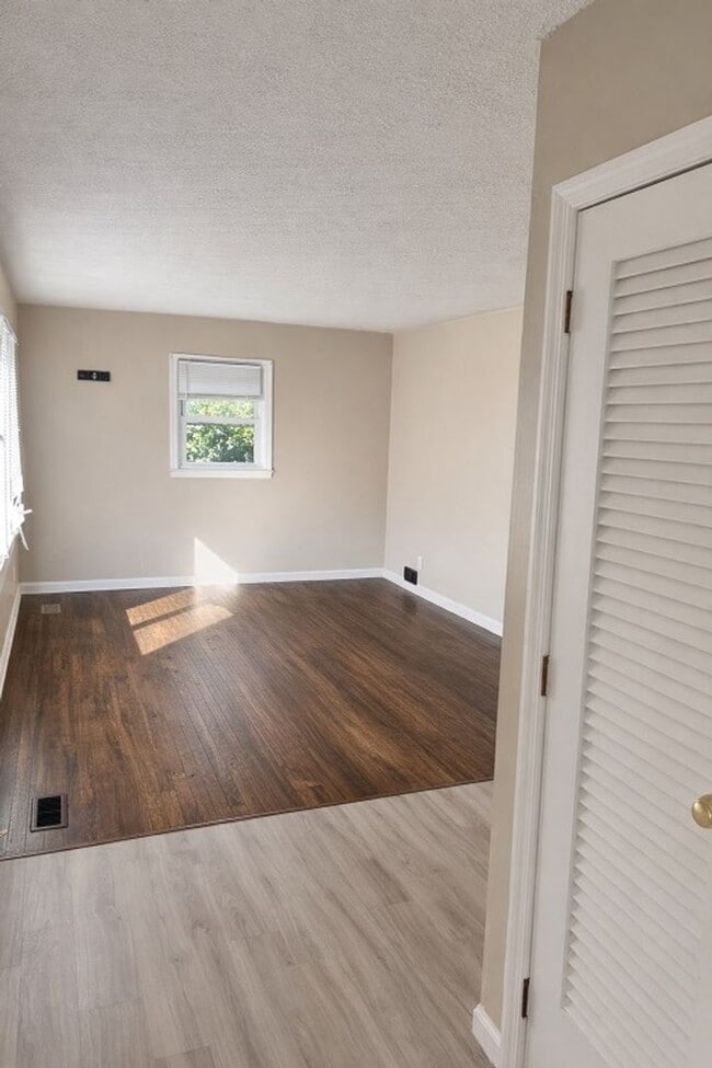 Building Photo - 3 BED 1 Bath Available in Fayetteville NC