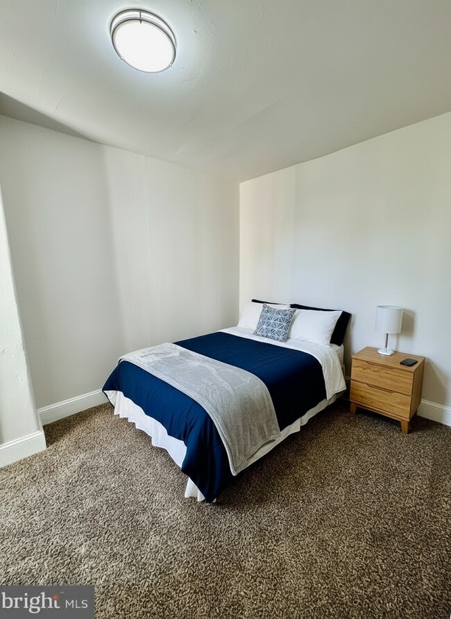 Building Photo - 2055 E Stella St