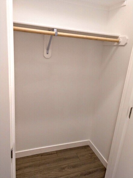 Building Photo - 1906 SE Tacoma St