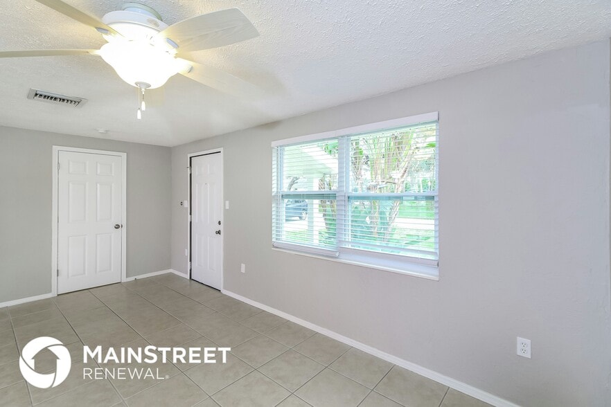 Building Photo - 4215 Tarpon Rd