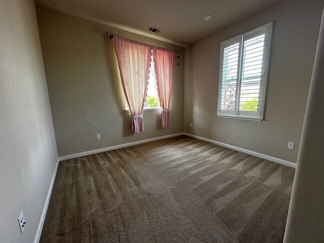 Building Photo - 133 Paddington Ct