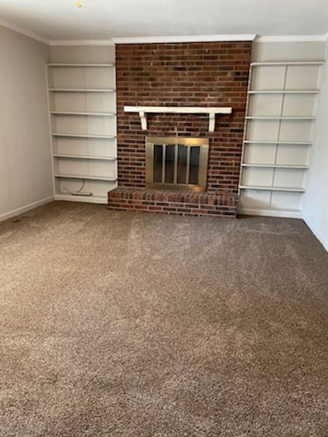 Building Photo - SINGLE FAMILY HOME