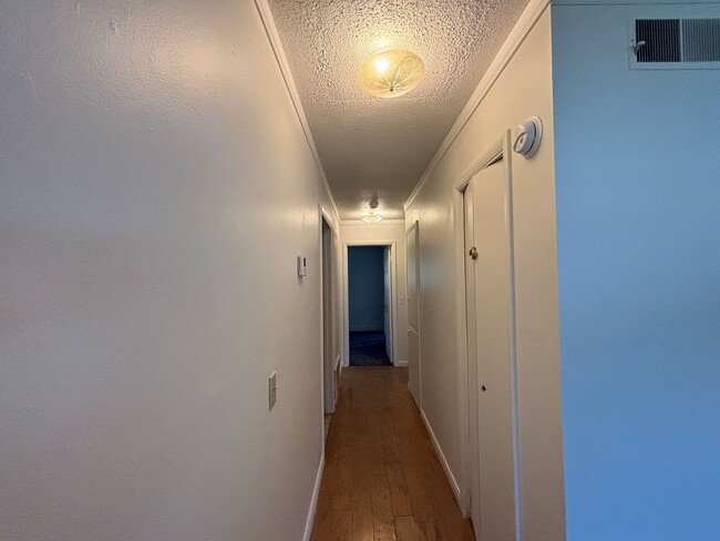 Building Photo - Sapulpa Cutie - New flooring and Paint