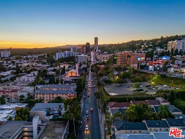 Building Photo - 1100 Alta Loma Rd