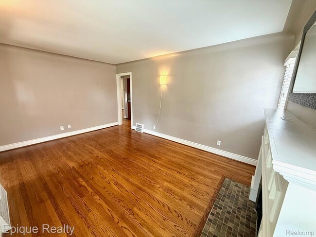 Building Photo - 1846 Oakshire Ave