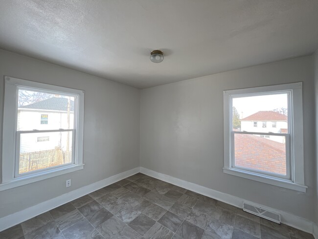 Building Photo - 3404-3406 Victory Ave