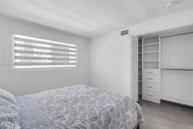 Building Photo - 300 Galen Dr