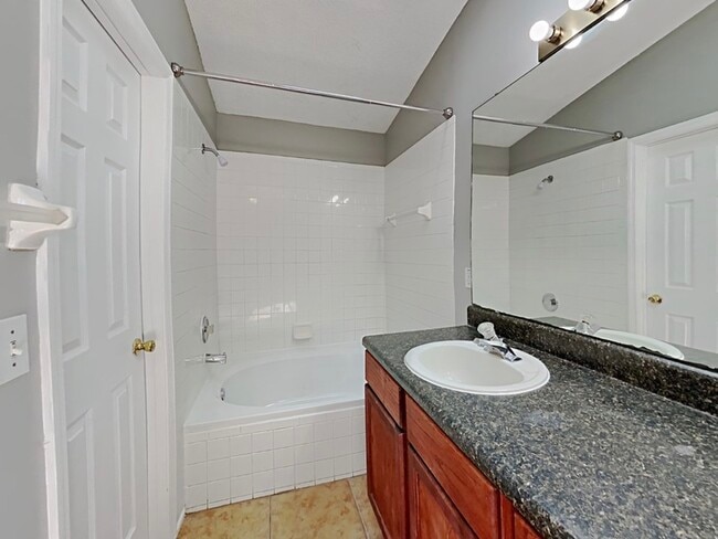 Building Photo - 7135 Edgewater Shores Ct