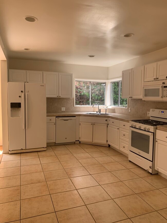 Building Photo - 1142 16th St