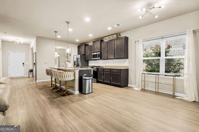 Building Photo - 684 Armitage Way