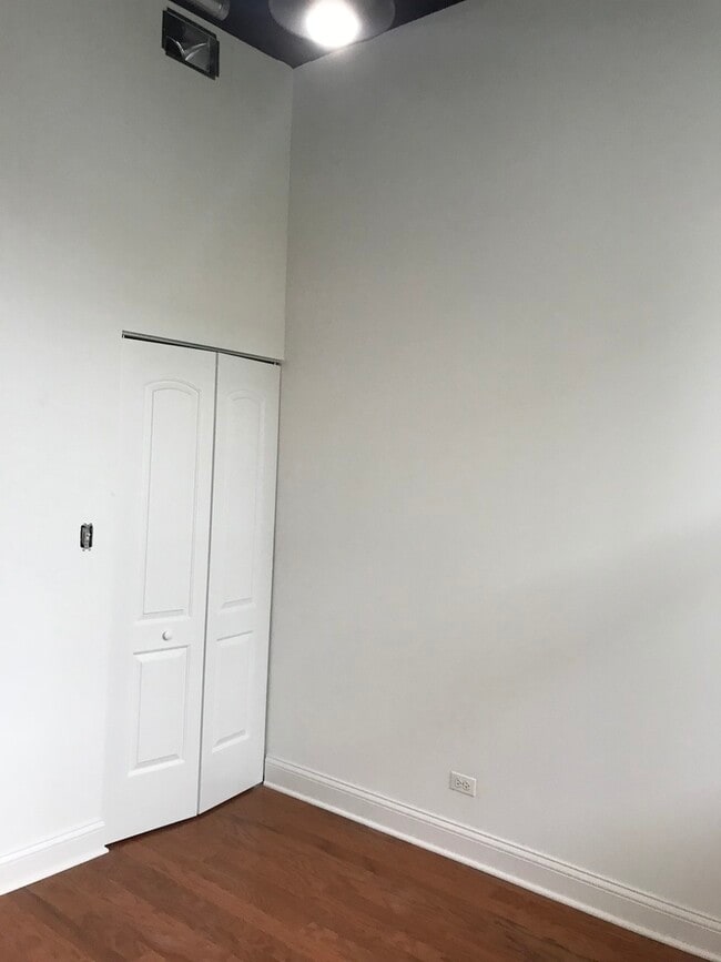 Building Photo - 3436 S Western Ave