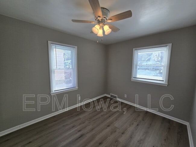 Building Photo - 1147 Bourland Ave