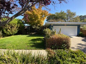 Building Photo - 3 Bed 2 Bath Single Family Home In Hayward
