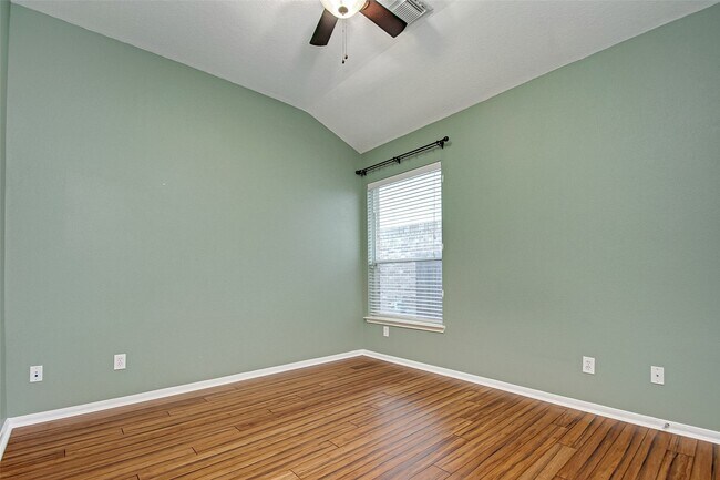 Building Photo - 26439 Richwood Oaks Dr