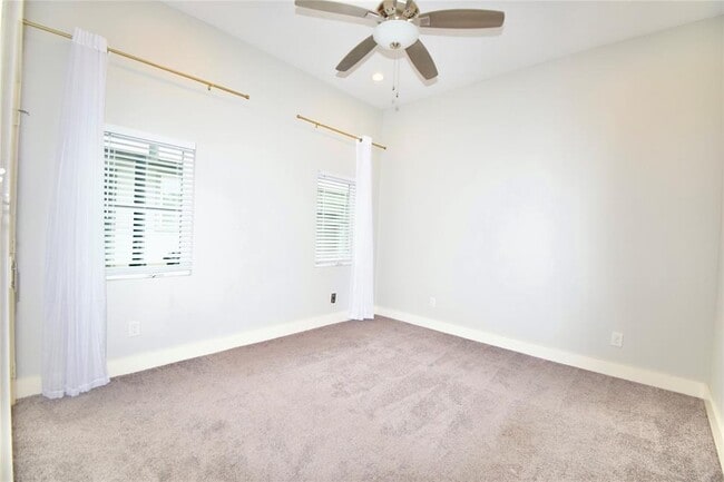 Building Photo - 3241 Dixie Dr