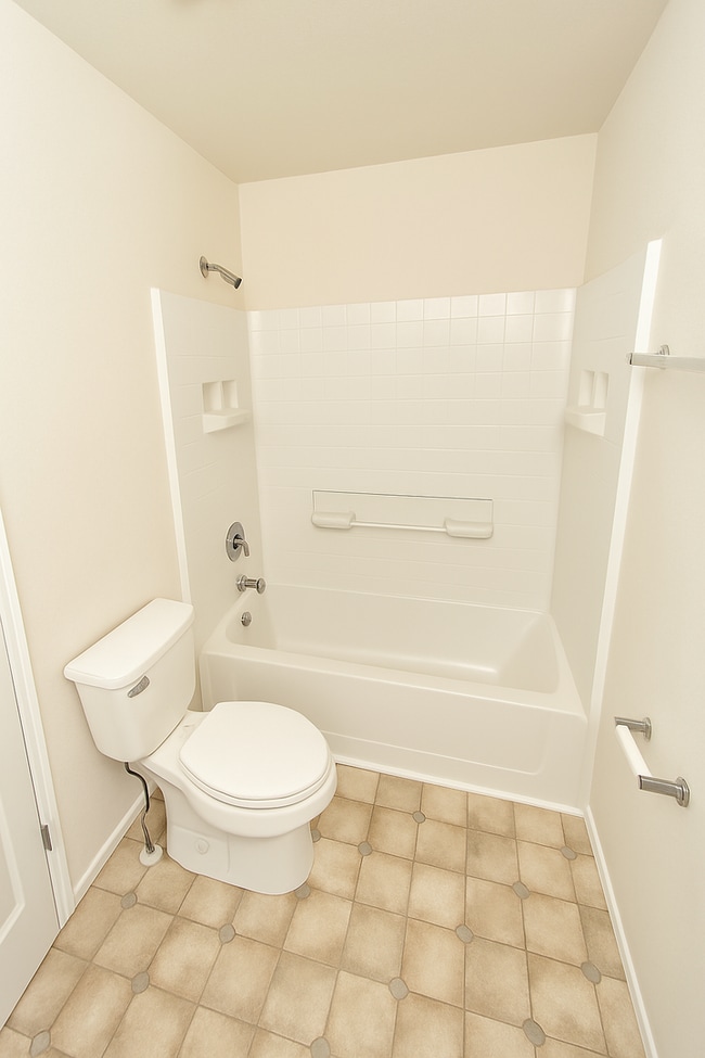 Building Photo - Centrally Located Townhouse Available!
