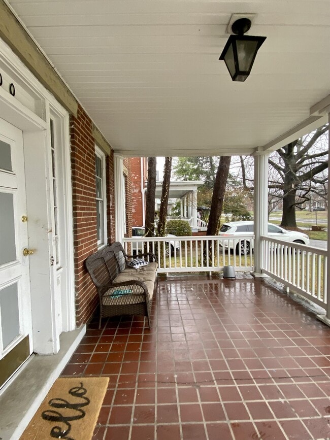 Building Photo - 1500 5th Ave