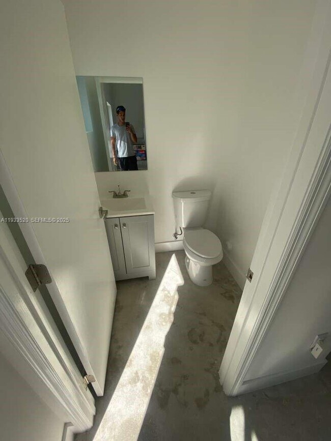 Building Photo - 6233 NW 20th Ave