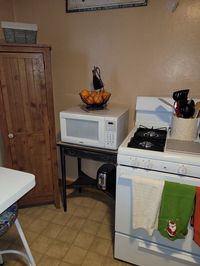 Building Photo - 411 Adams Ave