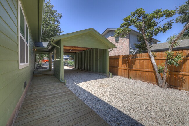 Building Photo - 1017 W Martin Luther King Dr