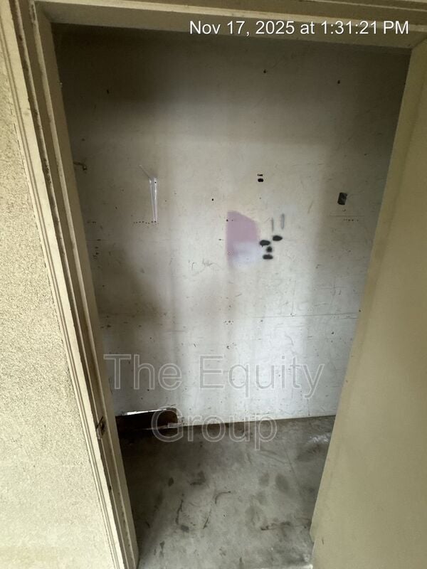 Building Photo - 2736 S Sallee St