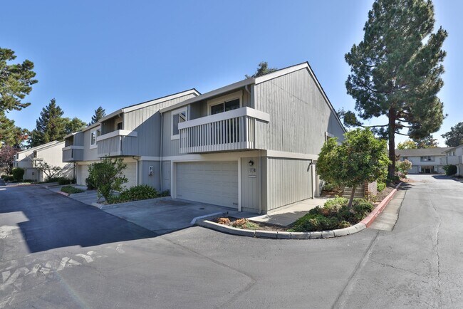 Building Photo - Newly renovated townhome in Cupertino with top schools and great amenities