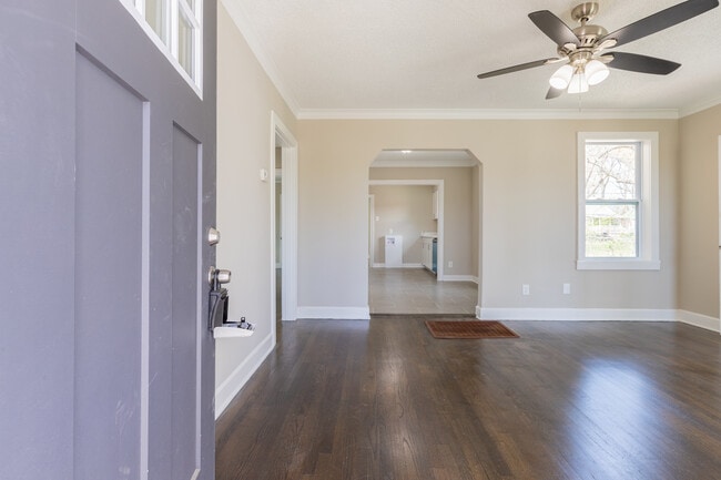 Building Photo - 1055 University St