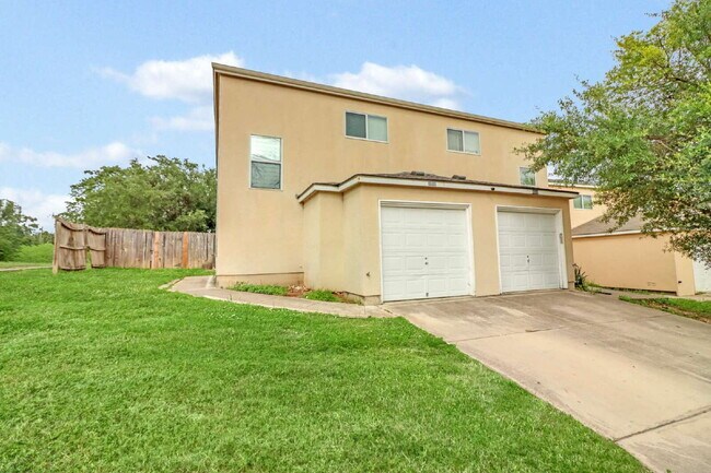Building Photo - 1 Small pet allowed, multi year lease discount available upon request.