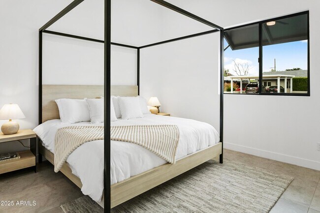 Building Photo - 4002 N 33rd Pl