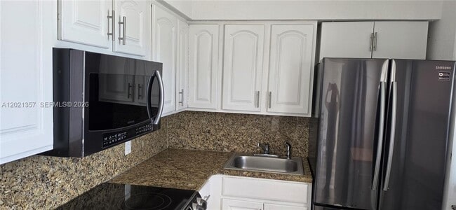 Building Photo - 20201 NE 29th Ct