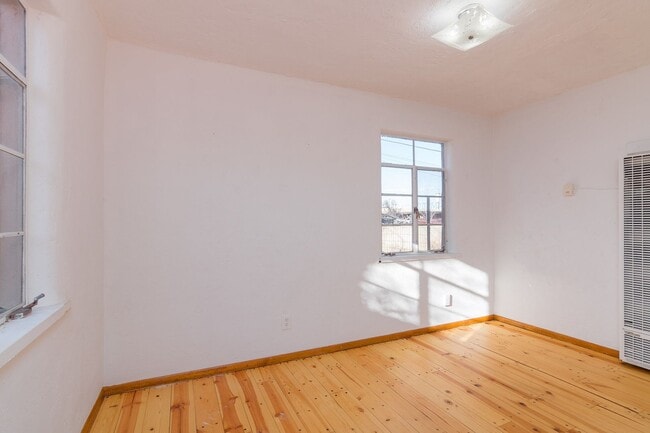 Building Photo - Santa Fe Traditional Home