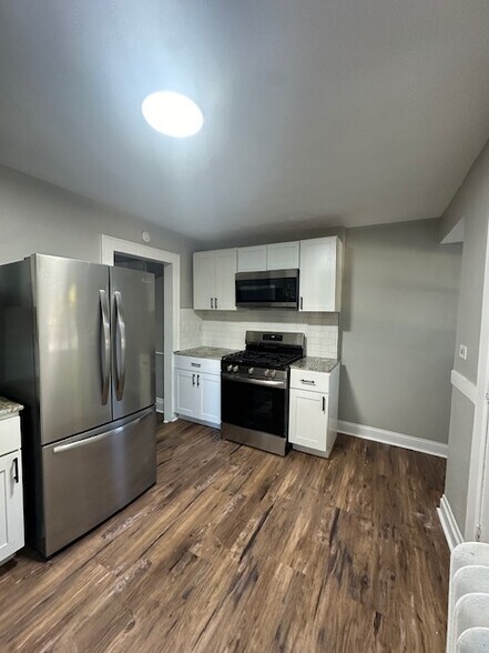 Building Photo - 3083 E Derbyshire Rd