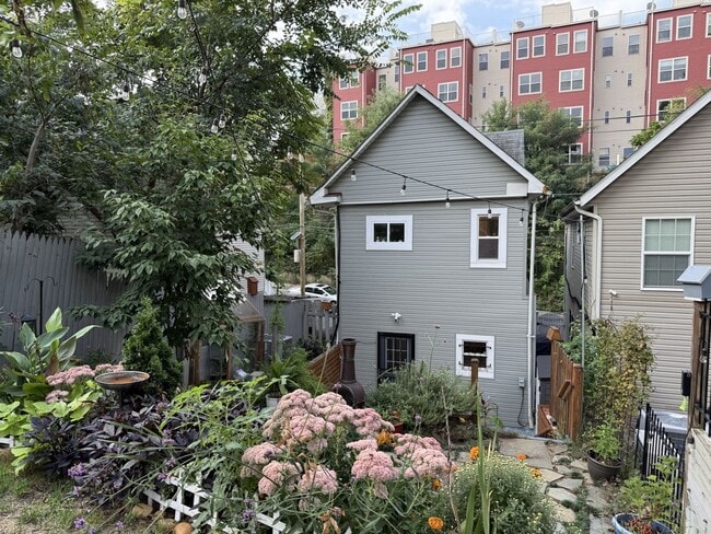 Building Photo - 1328 Morris Rd SE