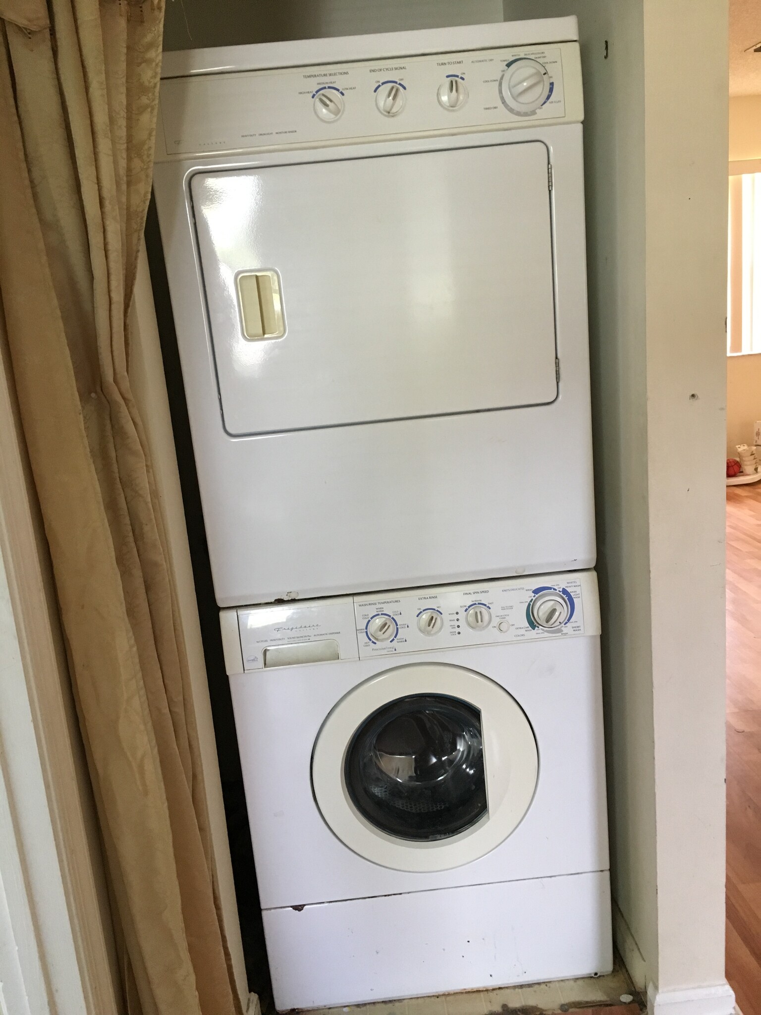 washer/dryer - 11307 Royal Palm Blvd