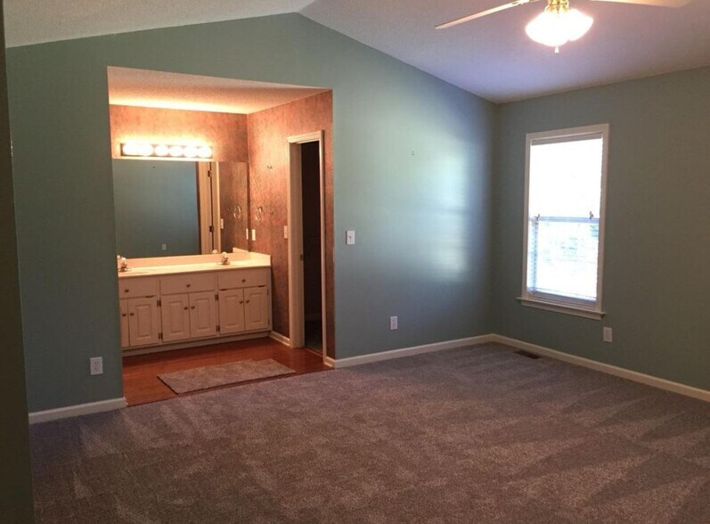 Building Photo - 6 Pearle Brook Ln