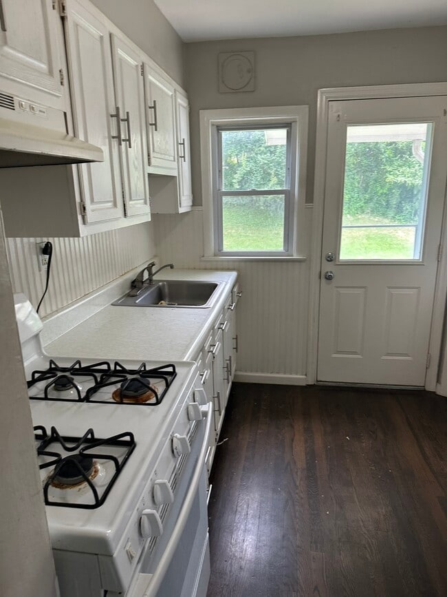 Building Photo - 9819 Eastbrook Dr