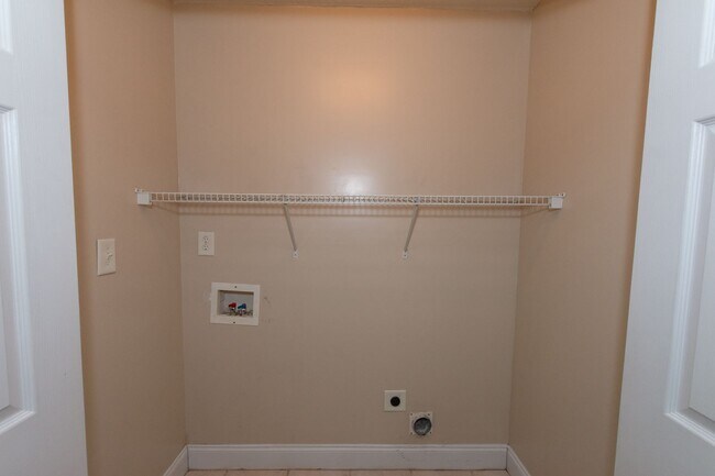 Building Photo - Great home in Hubert