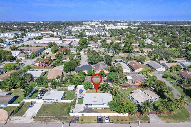 Building Photo - 2629 SW 6th Ct