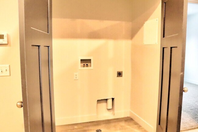 Building Photo - 67 E 500 S
