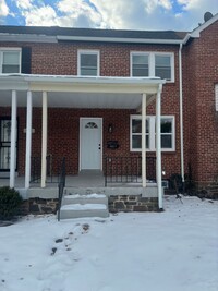 Building Photo - Fully renovated three bedroom house